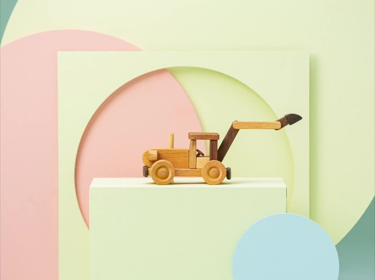 geometric tractor logo