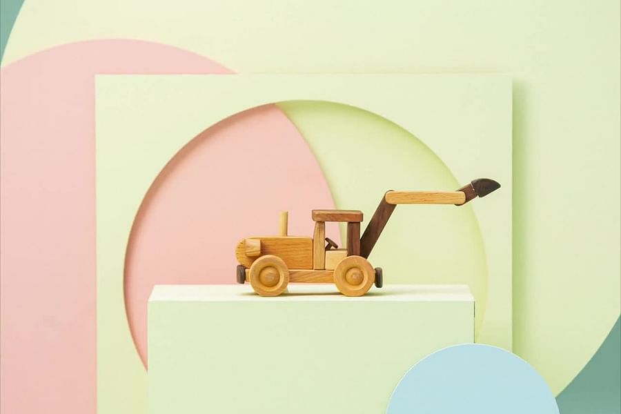 geometric tractor logo